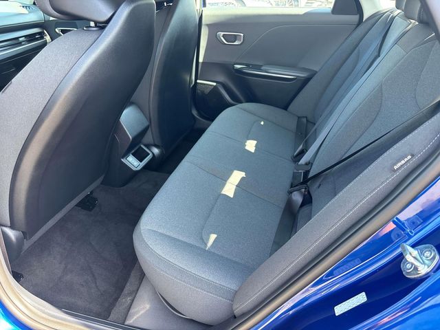 Vehicle image 14 of 32