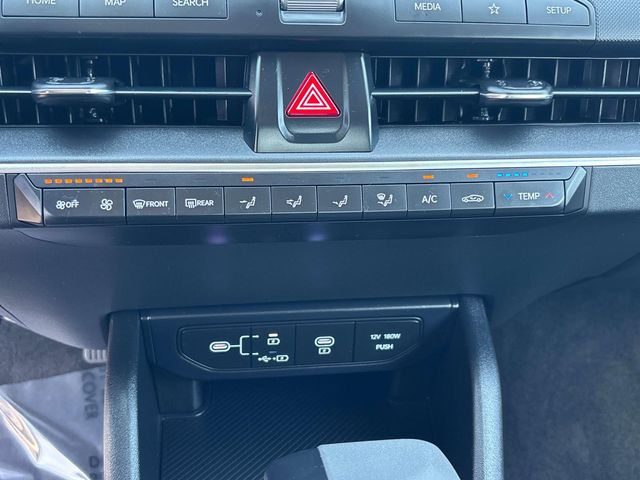 Vehicle image 21 of 32