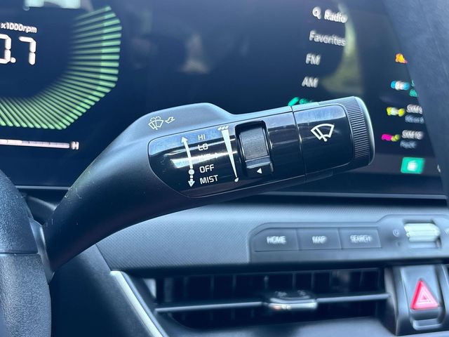 Vehicle image 28 of 32