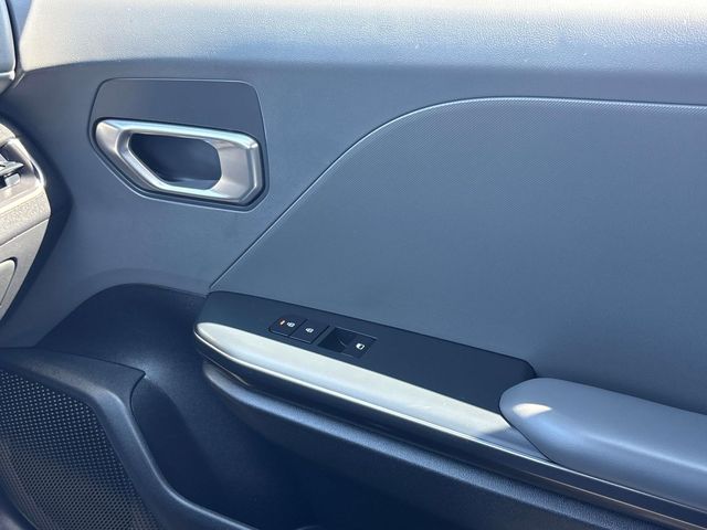 Vehicle image 31 of 32