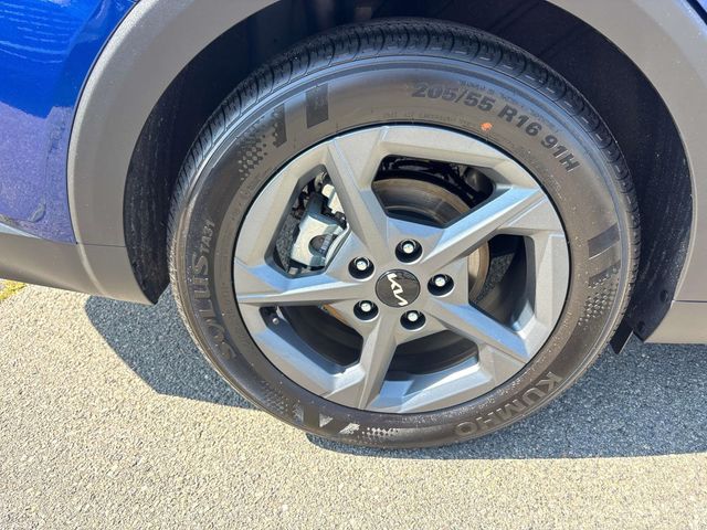 Vehicle image 9 of 32