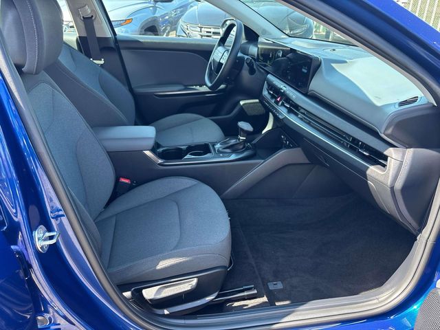Vehicle image 13 of 32