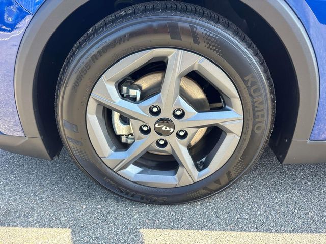 Vehicle image 6 of 32
