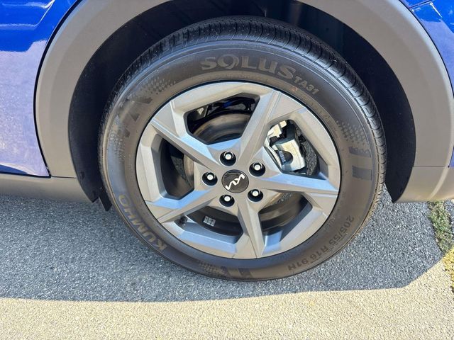 Vehicle image 8 of 32