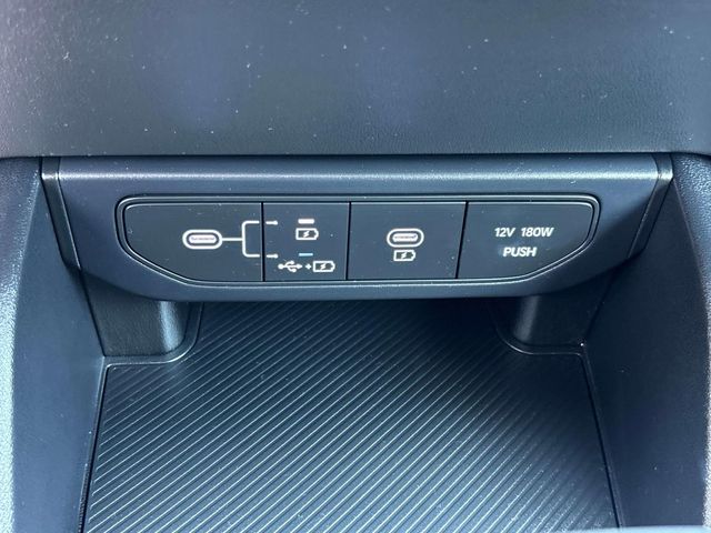 Vehicle image 25 of 32