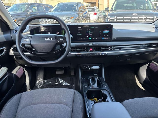 Vehicle image 16 of 32