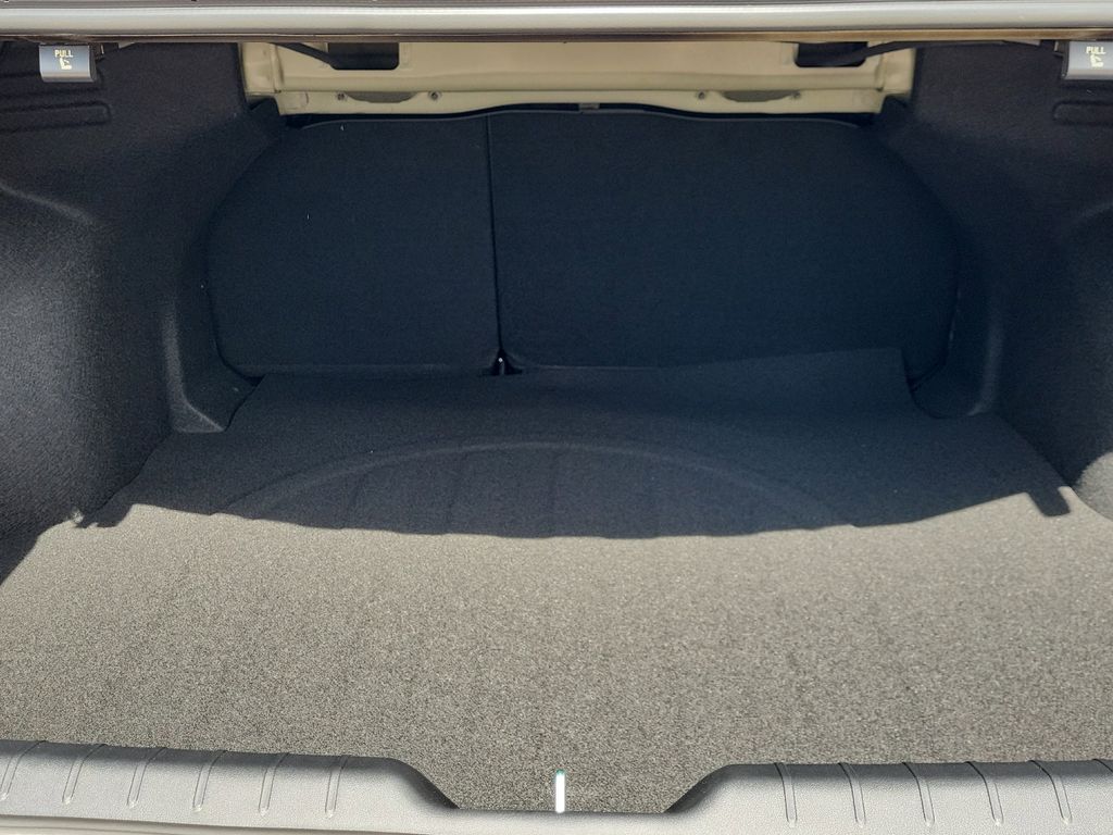 Vehicle image 15 of 30