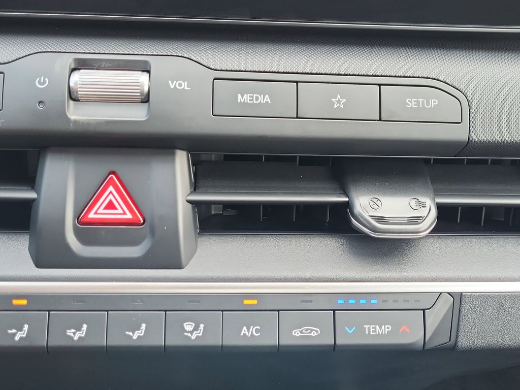 Vehicle image 24 of 30