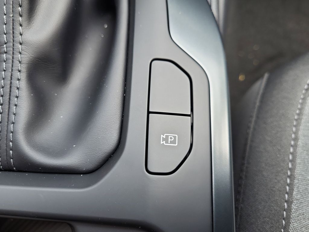 Vehicle image 26 of 30