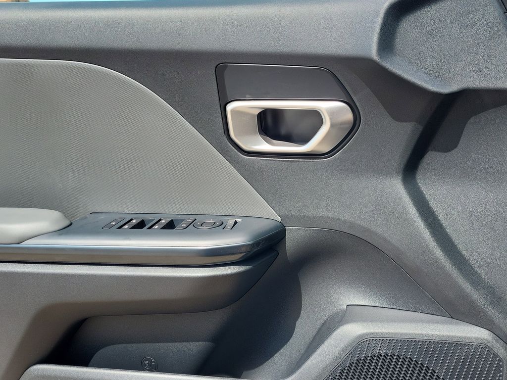 Vehicle image 6 of 30