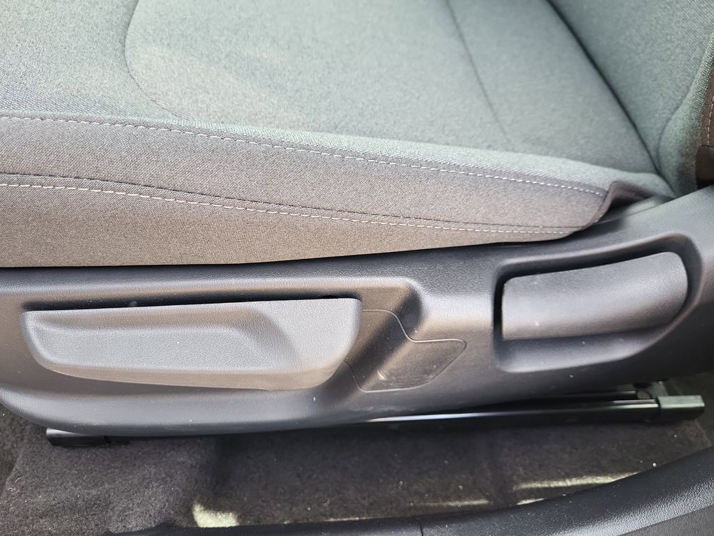 Vehicle image 11 of 30