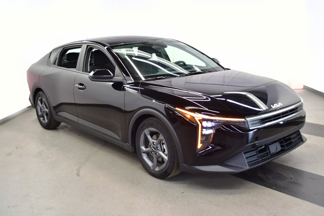 2025 Kia K4 LXS Image 3 of 36