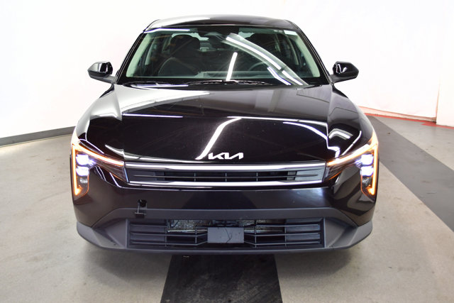 2025 Kia K4 LXS Image 2 of 36