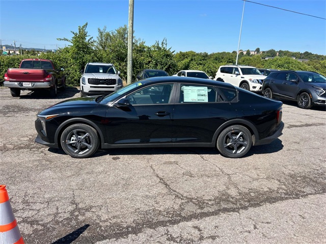 2025 Kia K4 LXS Image 8 of 30