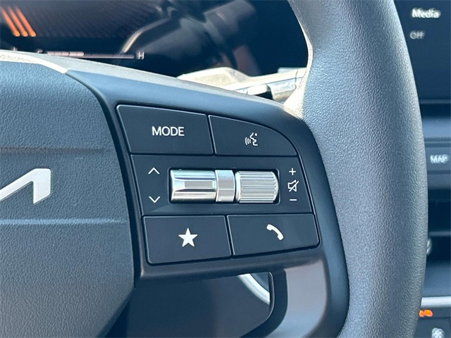 2025 Kia K4 LXS Image 25 of 30