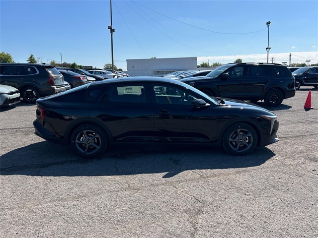 2025 Kia K4 LXS Image 4 of 30