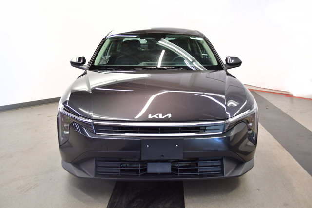 2025 Kia K4 LXS Image 2 of 34