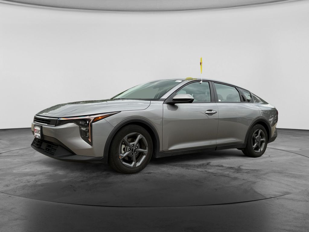 2025 Kia K4 LXS Image 1 of 51