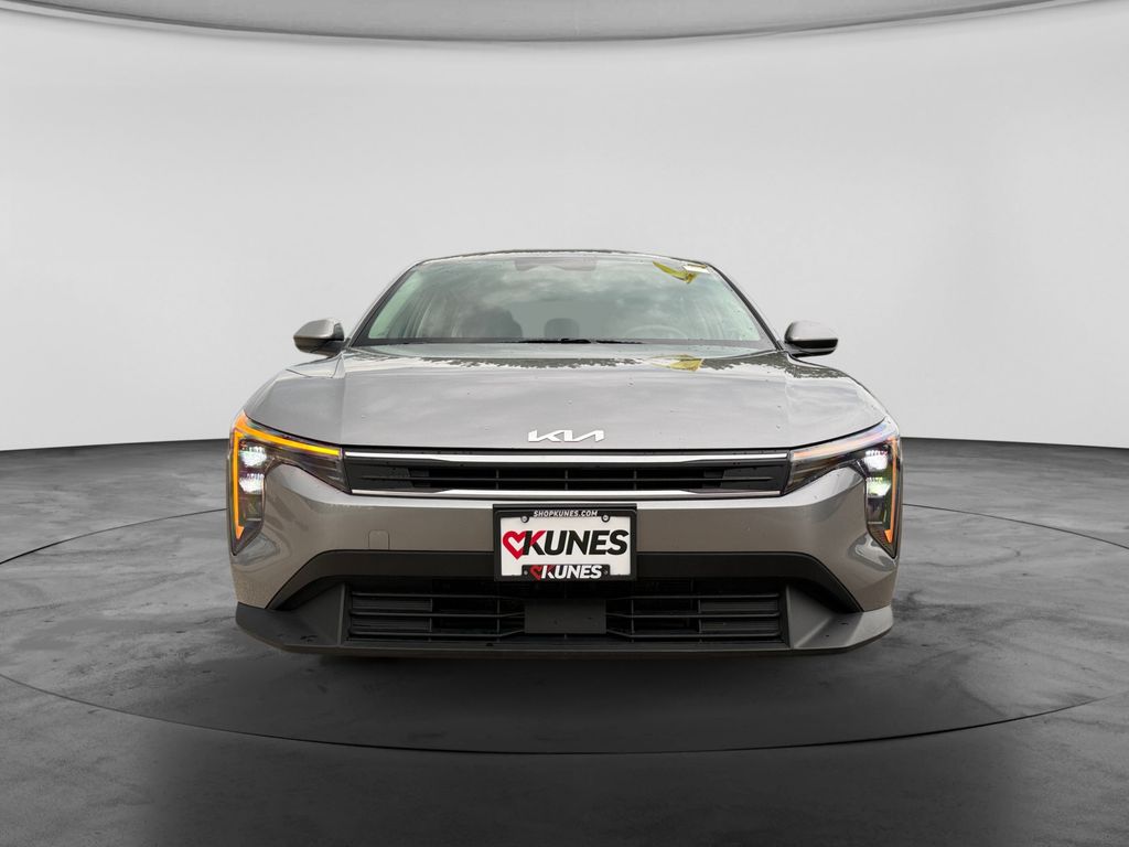 2025 Kia K4 LXS Image 2 of 51