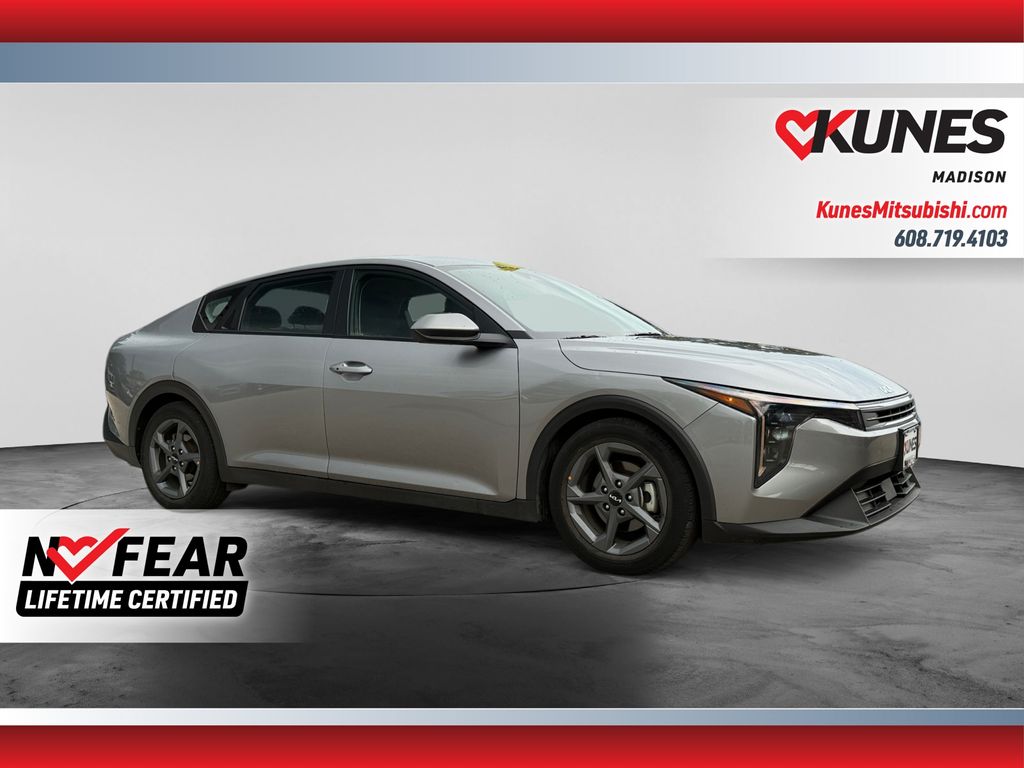 2025 Kia K4 LXS Image 3 of 51