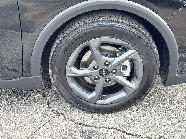 2025 Kia K4 LXS Image 9 of 31