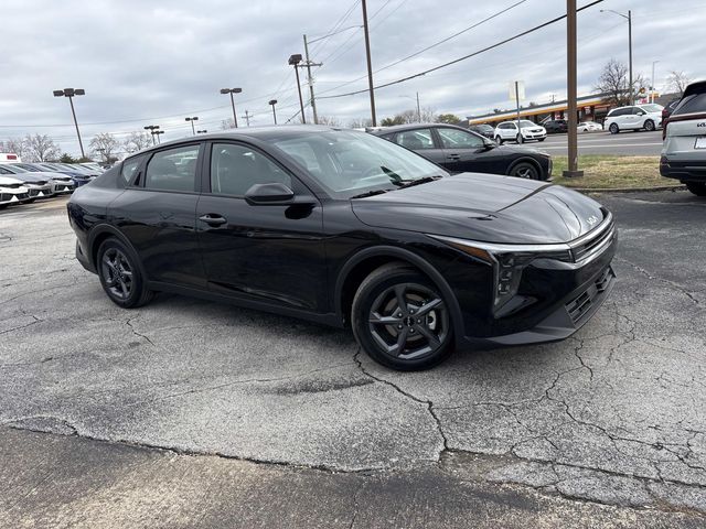 2025 Kia K4 LXS Image 4 of 31