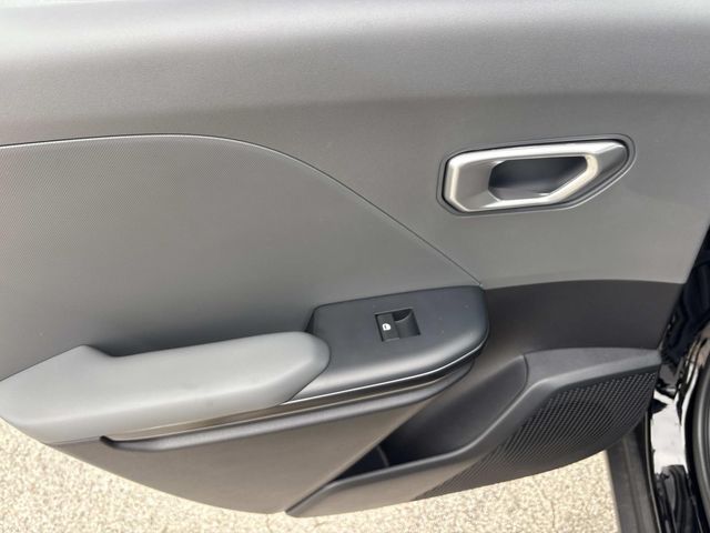 2025 Kia K4 LXS Image 23 of 31