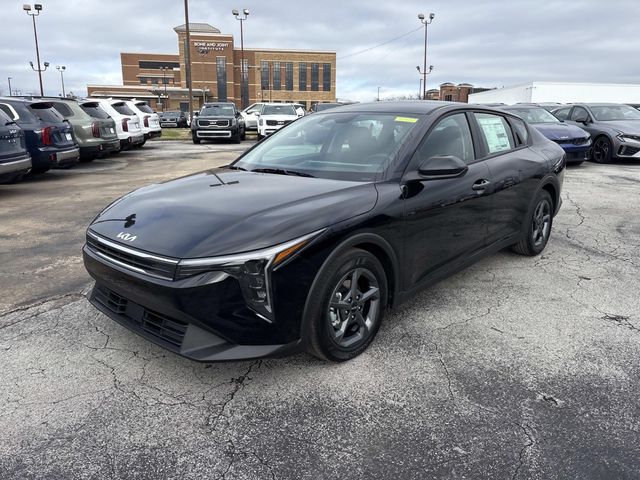 2025 Kia K4 LXS Image 1 of 31