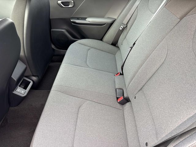 2025 Kia K4 LXS Image 11 of 31