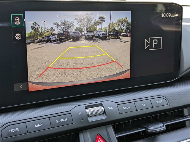 Vehicle image 25 of 27