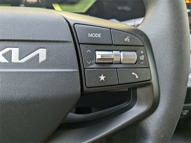 Vehicle image 21 of 27