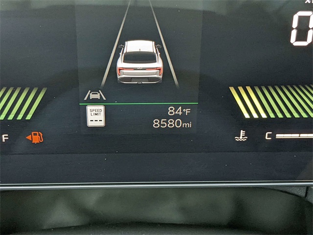 Vehicle image 23 of 27