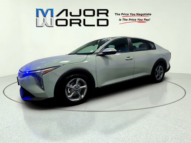 2025 Kia K4 LXS Image 1 of 25