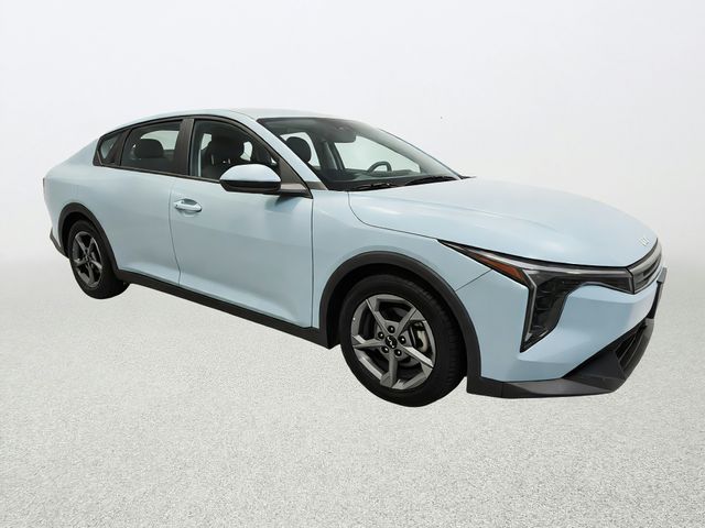 2025 Kia K4 LXS Image 3 of 25