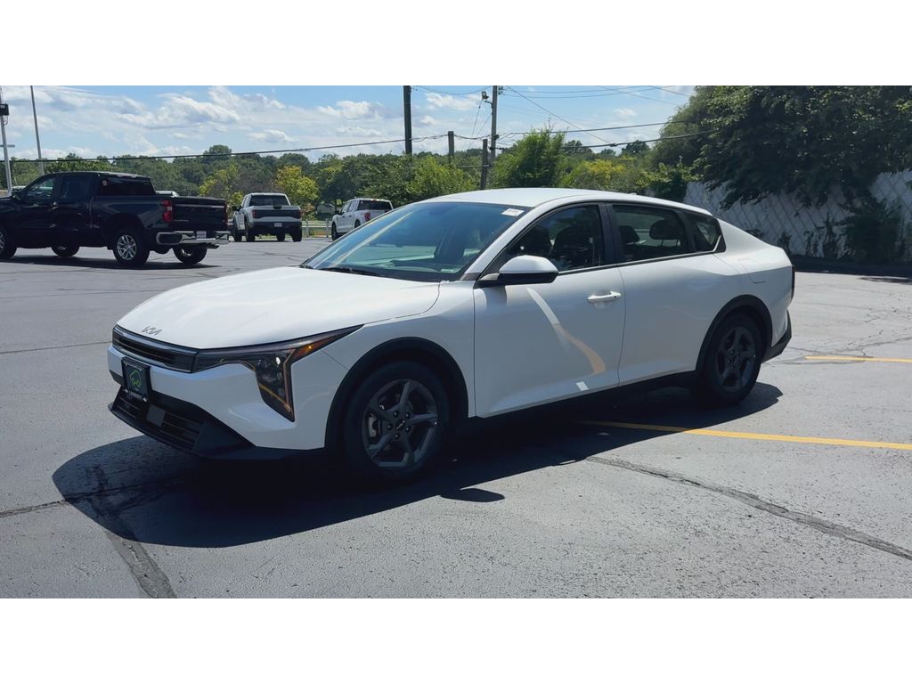 2025 Kia K4 LXS Image 1 of 23