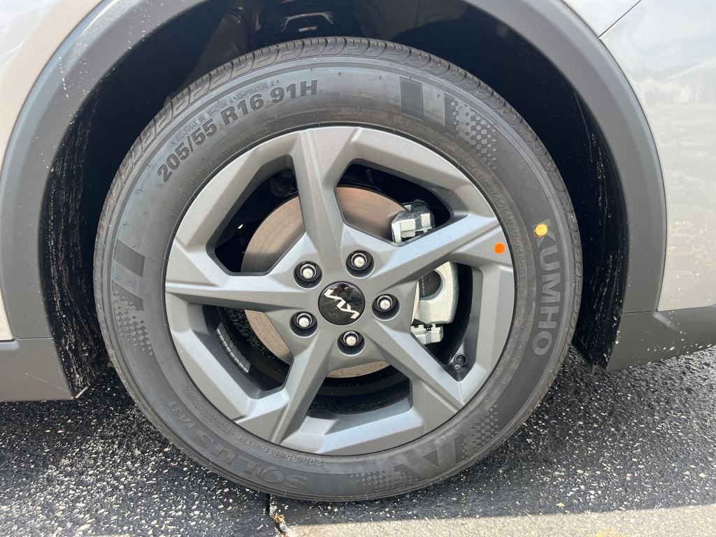 Vehicle image 10 of 33