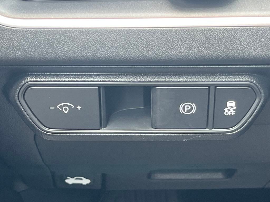 Vehicle image 24 of 33