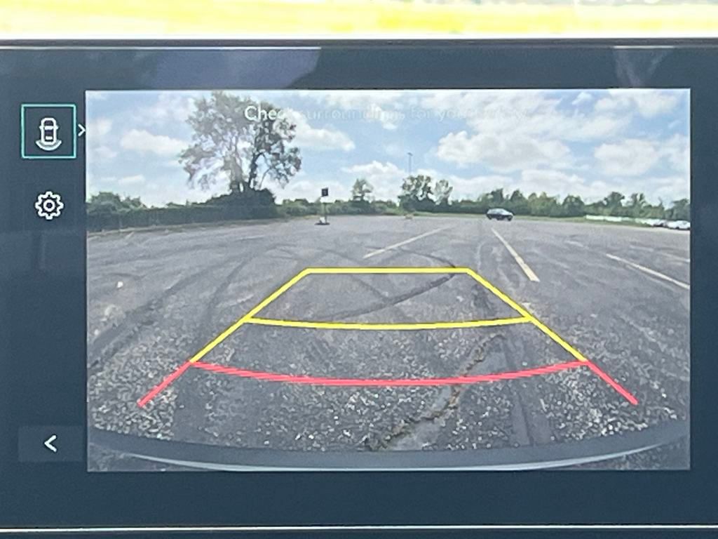 Vehicle image 21 of 33