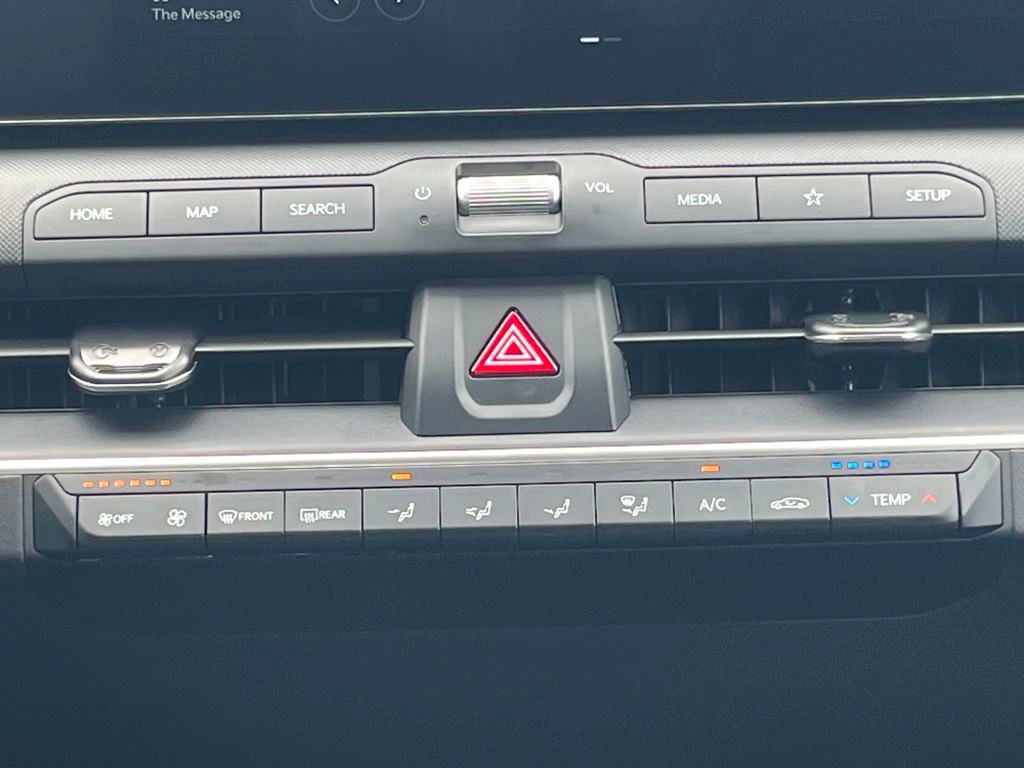 Vehicle image 27 of 33
