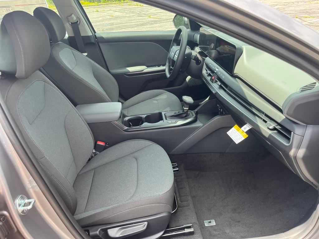 Vehicle image 17 of 33