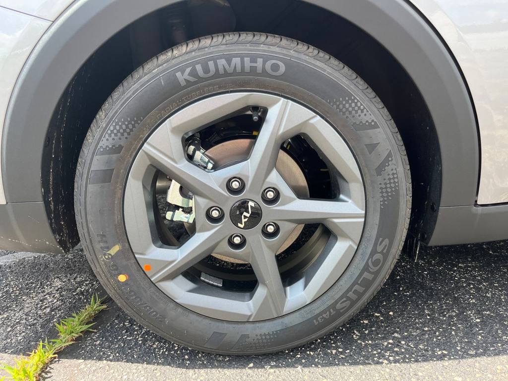 Vehicle image 9 of 33