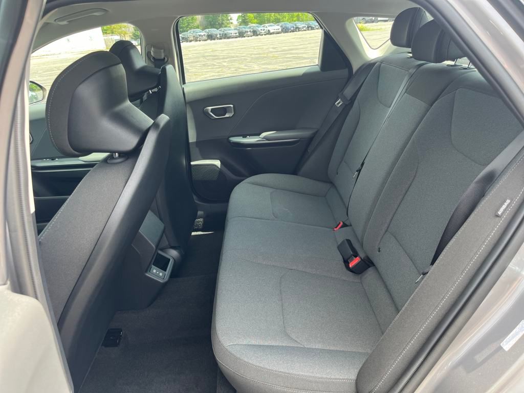 Vehicle image 15 of 33