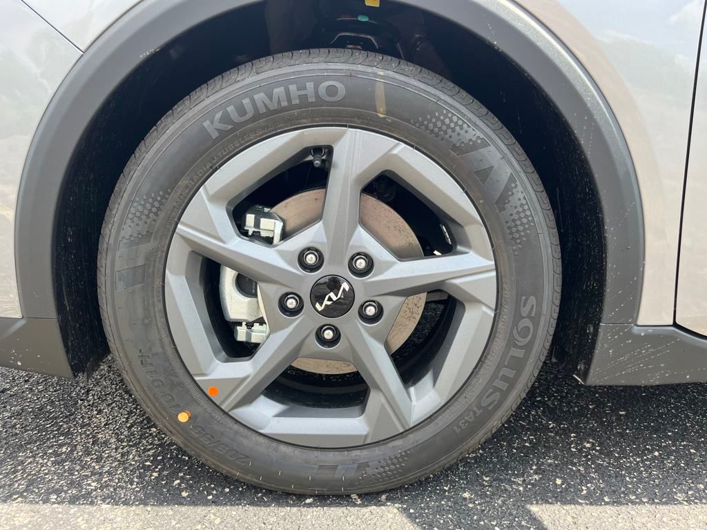 Vehicle image 12 of 33
