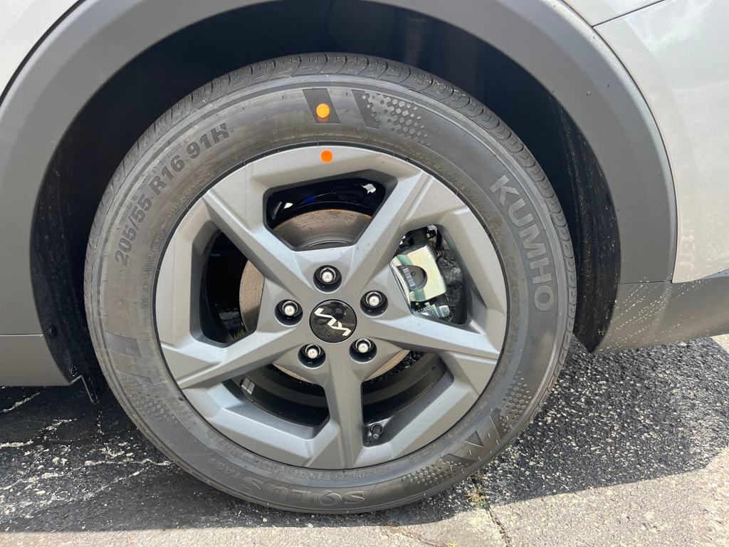 Vehicle image 11 of 33