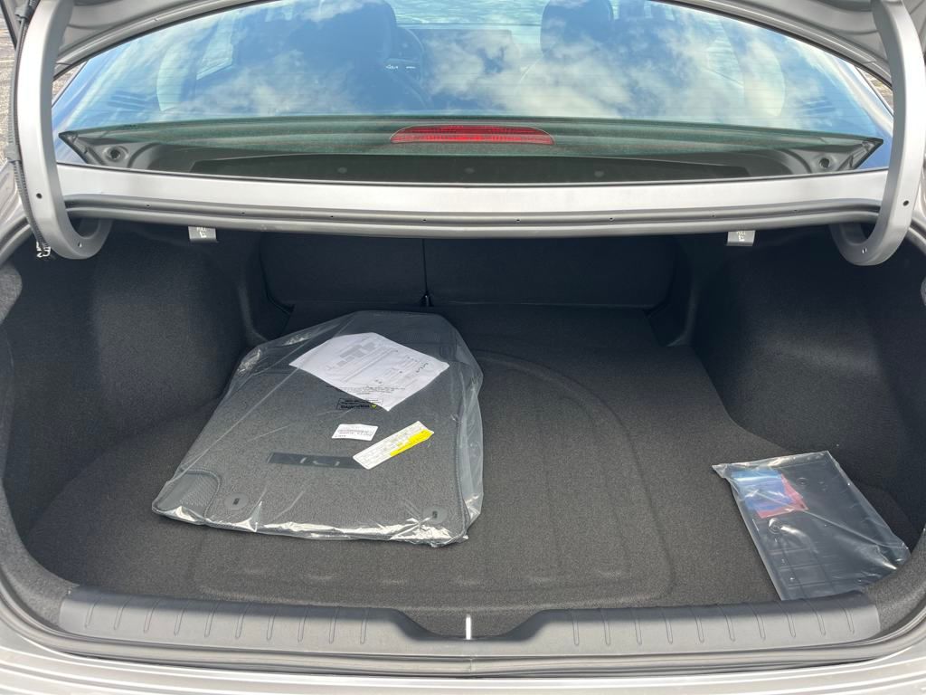 Vehicle image 13 of 33