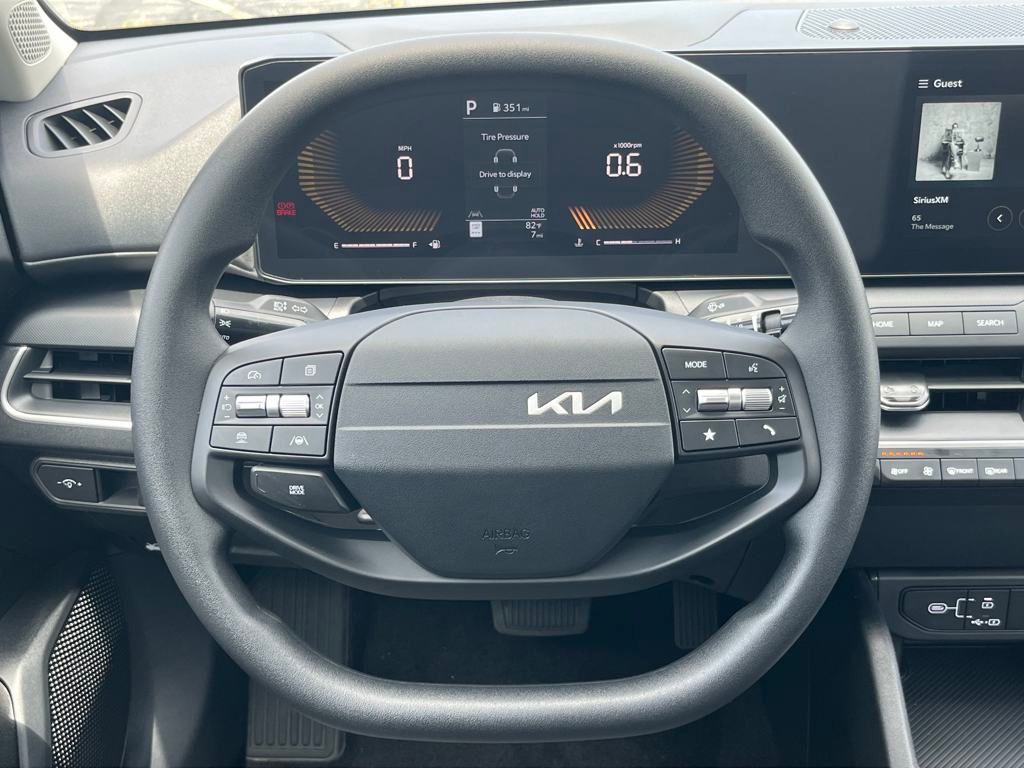 Vehicle image 31 of 33