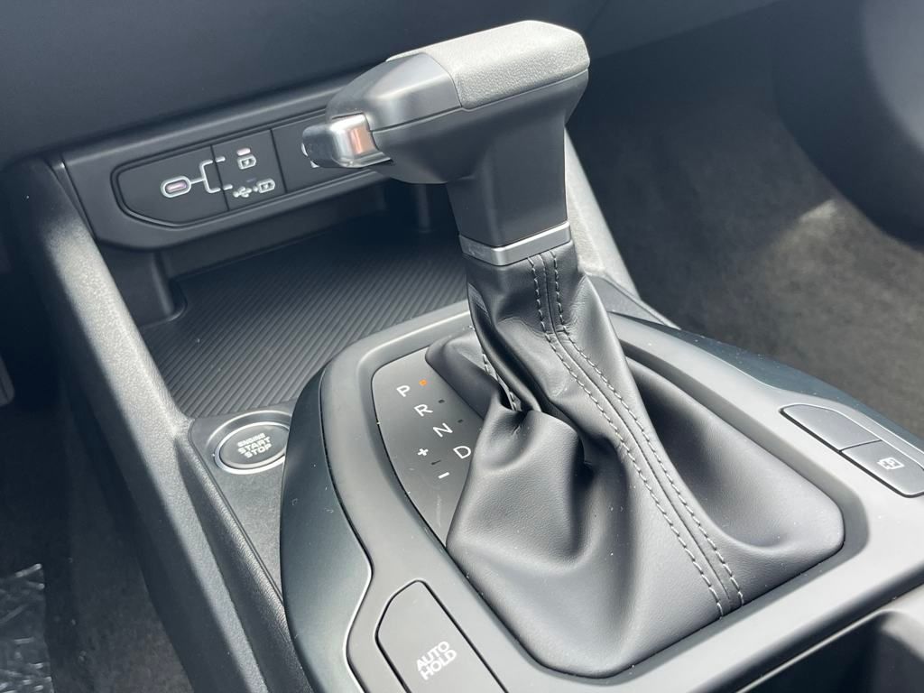Vehicle image 23 of 33