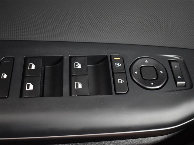 Vehicle image 41 of 47