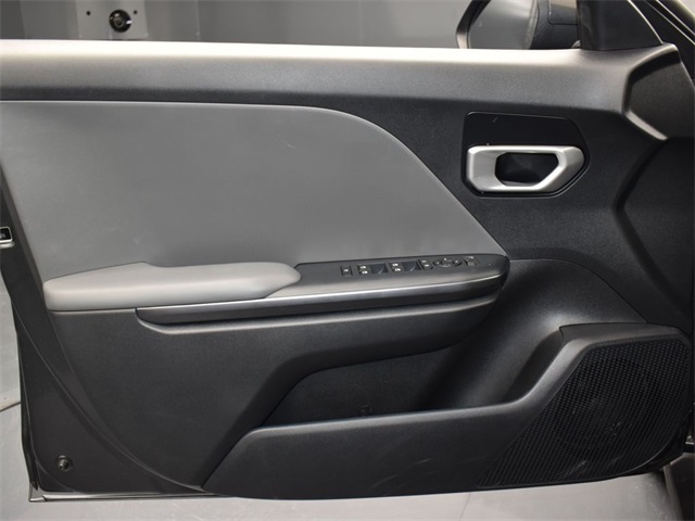 Vehicle image 37 of 47