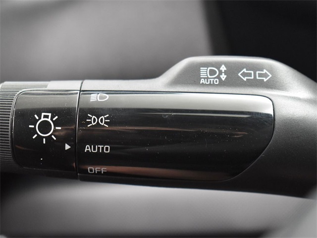 Vehicle image 32 of 47
